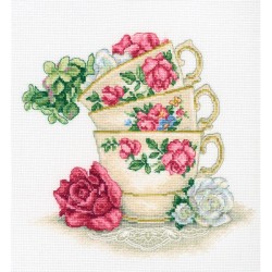 Набор для вышивания РТО арт.M622 Чашка чая с лепестками роз 20/5х20см упак (1 шт)