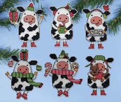 Набор для вышивания елочных украшений DESIGN WORKS арт.1695 Рождественские коровы 9х10 см