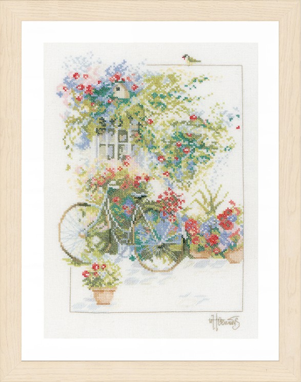 Набор для вышивания LANARTE арт.PN-0168447 Цветы и велосипед 39х29 см
