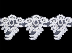 Кружево свадебное (на органзе) с пайетками и бусинами арт.TBY HX026 шир.75мм цв.белый уп.9,14м