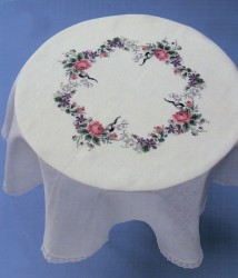 Набор для вышивания OEHLENSCHLAGER арт.44134 скатерти Розы и фиалки 136х136 см