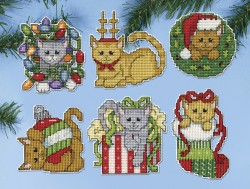 Набор для вышивания елочных украшений DESIGN WORKS арт.5917 Рождественские котята 7х7 см