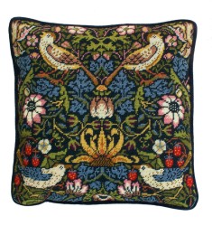 Набор для вышивания подушки Bothy Threads арт.TAC3 Strawberry Thief William Morris (Клубника) 35,5х35,5 см