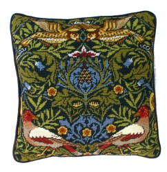 Набор для вышивания подушки Bothy Threads арт.TAC2 Bird William Morris (Птицы) 35,5х35,5 см