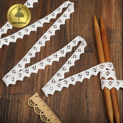 Тесьма вязаная KRUZHEVO 15мм TBY.5604 цв.004 теплый белый уп.50м