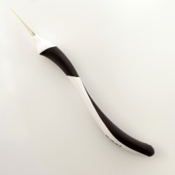 Крючок вязальный с эргономичной пластиковой ручкой addiSwing Mini №0,5 16 см