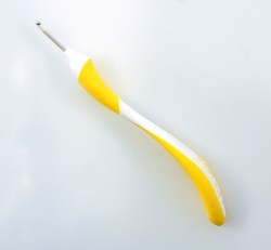 Крючок вязальный с эргономичной пластиковой ручкой addiSwing №2,5 16 см