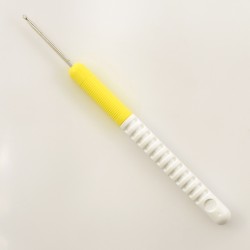 Крючок вязальный с пластиковой ручкой addiColour №2,5 15 см