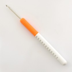 Крючок вязальный с пластиковой ручкой addiColour №3 15 см