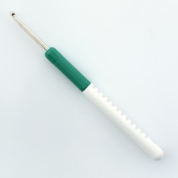 Крючок вязальный с пластиковой ручкой addiColour №4 15 см